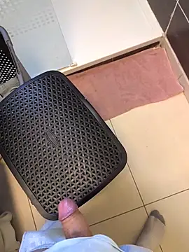 Snapshot of Louloulebon chatting on April 8, 1:00 pm Louloulebon online show from April 8, 1:00 pm