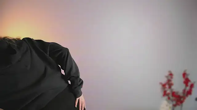 August female online show from March 25, 2:01 pm