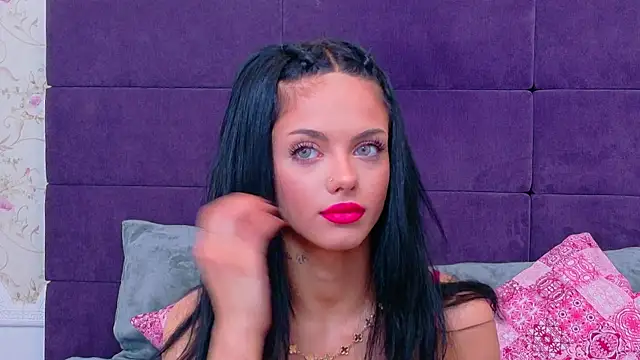 NataliaCroft online show from May 6, 2:11 pm
