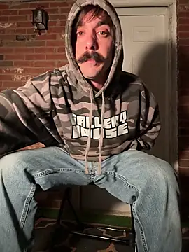 Snapshot of RawSlutMaker chatting on March 21, 4:39 am RawSlutMaker online show from March 21, 4:39 am