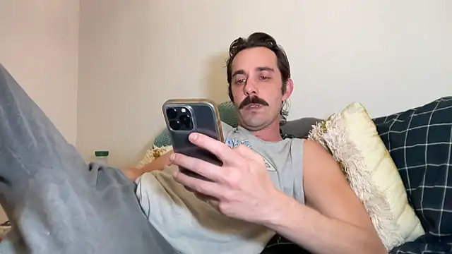 Snapshot of RawSlutMaker chatting on March 28, 11:48 pm RawSlutMaker online show from March 28, 11:48 pm