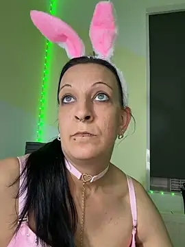 Snapshot of SpicyJenny chatting on April 5, 7:22 pm SpicyJenny online show from April 5, 7:22 pm