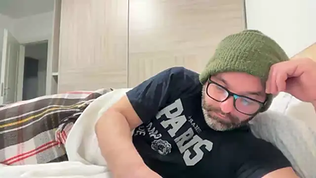 Snapshot of faantaasy chatting on April 3, 9:35 pm faantaasy online show from April 3, 9:35 pm