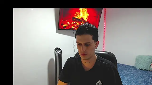 Snapshot of JUAN_CAMILOXXX chatting on March 10, 4:17 am JUAN CAMILOXXX online show from March 10, 4:17 am