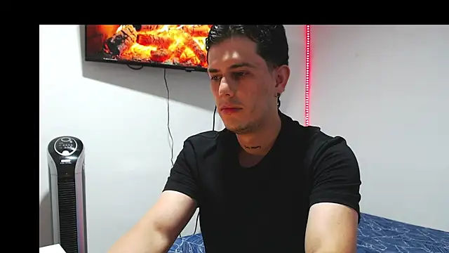 Snapshot of JUAN_CAMILOXXX chatting on March 12, 3:34 am JUAN CAMILOXXX online show from March 12, 3:34 am