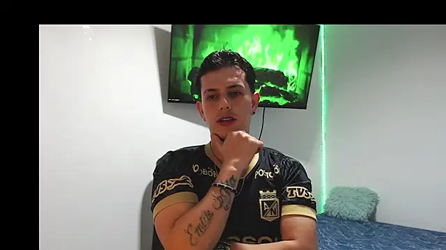 Snapshot of JUAN_CAMILOXXX chatting on March 14, 3:56 am JUAN CAMILOXXX online show from March 14, 3:56 am