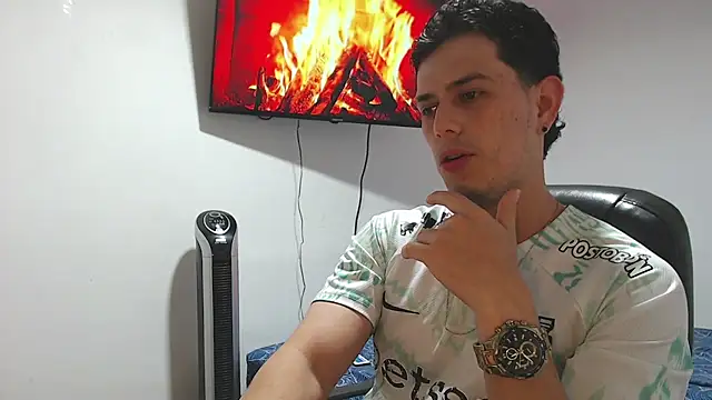Snapshot of JUAN_CAMILOXXX chatting on March 21, 4:39 am JUAN CAMILOXXX online show from March 21, 4:39 am