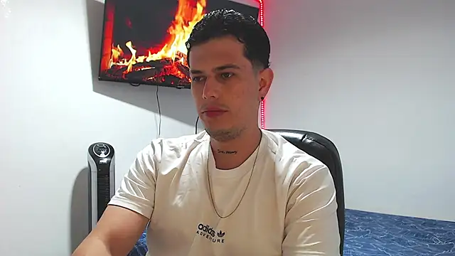 Snapshot of JUAN_CAMILOXXX chatting on March 25, 3:12 am JUAN CAMILOXXX online show from March 25, 3:12 am