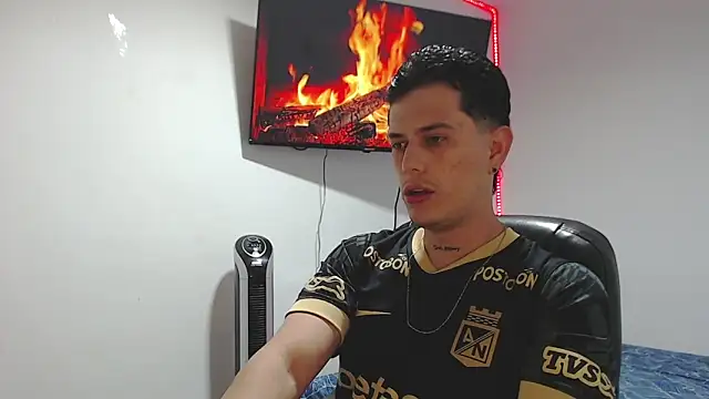 Snapshot of JUAN_CAMILOXXX chatting on March 31, 4:02 am JUAN CAMILOXXX online show from March 31, 4:02 am