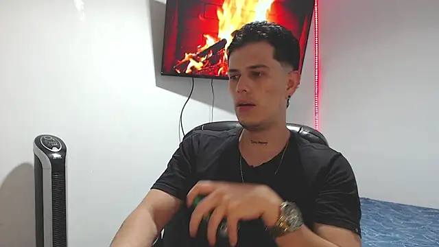 Snapshot of JUAN_CAMILOXXX chatting on April 3, 4:10 am JUAN CAMILOXXX online show from April 3, 4:10 am