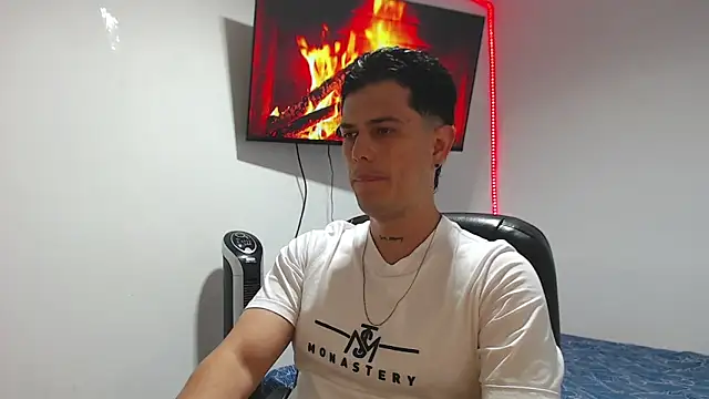 Snapshot of JUAN_CAMILOXXX chatting on April 5, 3:47 am JUAN CAMILOXXX online show from April 5, 3:47 am