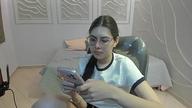 Cloebennet013 online show from July 27, 3:13 am