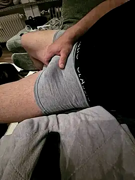 Snapshot of Activ1top chatting on March 25, 3:23 am Activ1top online show from March 25, 3:23 am