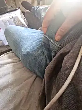 Snapshot of Activ1top chatting on April 1, 2:03 pm Activ1top online show from April 1, 2:03 pm