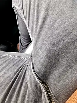 Snapshot of Activ1top chatting on April 4, 8:23 am Activ1top online show from April 4, 8:23 am