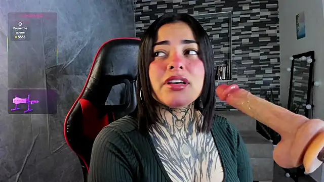 Snapshot of Sophiia_cherry chatting on March 31, 5:35 pm Sophiia cherry online show from March 31, 5:35 pm