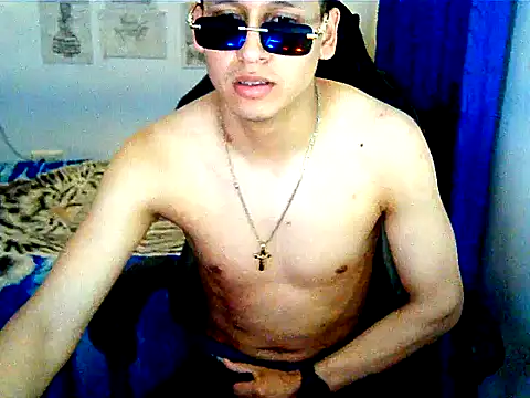 Snapshot of andresito_22 chatting on April 6, 4:46 am andresito 22 online show from April 6, 4:46 am