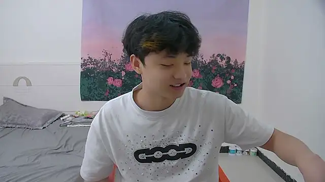 icecream-002 online show from April 30, 11:38 am