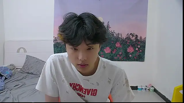 icecream-002 online show from May 8, 11:48 am