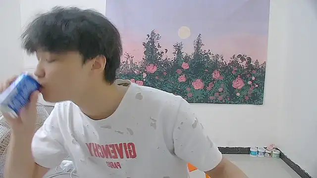 icecream-002 online show from May 19, 11:49 am