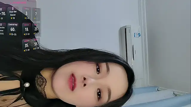 Snapshot of Yiyi-ii chatting on March 9, 11:47 am Yiyi-ii online show from March 9, 11:47 am