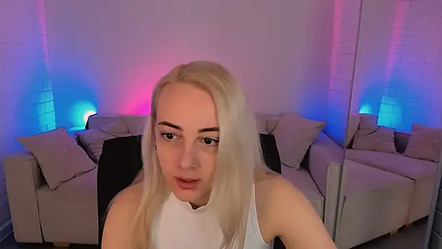 CarolMoor online show from March 23, 9:13 am