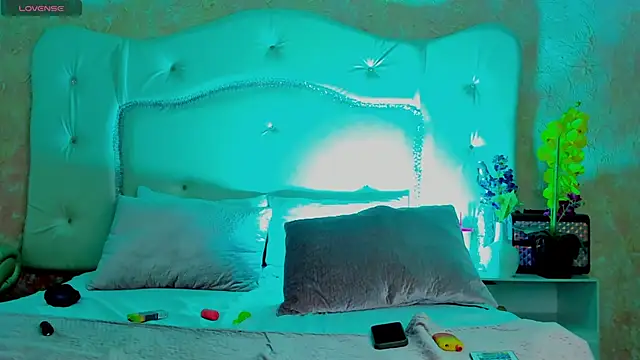 Snapshot of ThomasThundr chatting on March 21, 6:40 am ThomasThundr online show from March 21, 6:40 am