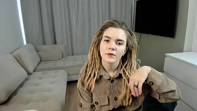 AldaCerrello online show from April 7, 11:10 am