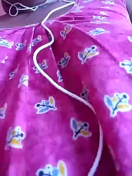 Snapshot of Mishti_Rai chatting on April 2, 8:23 am Mishti Rai online show from April 2, 8:23 am