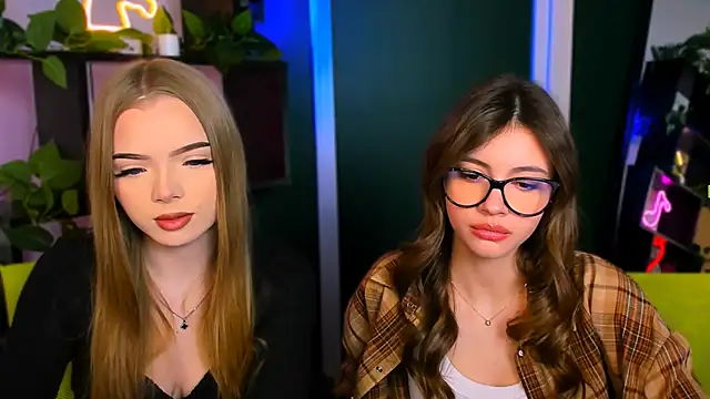 Snapshot of mia_bamby1 chatting on March 19, 6:28 am mia bamby1 online show from March 19, 6:28 am