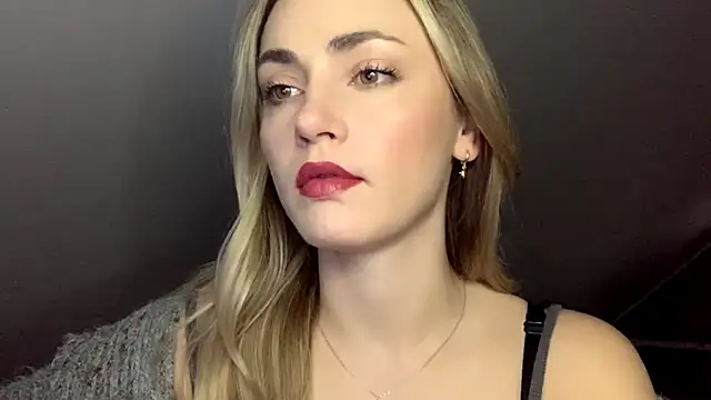 ScarlettSensitive online show from May 18, 6:19 am