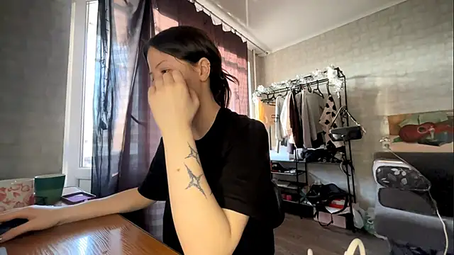 Snapshot of AnnyLadger chatting on April 1, 4:15 pm AnnyLadger online show from April 1, 4:15 pm