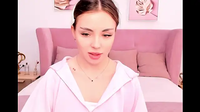 MyEvelin online show from May 5, 3:36 am