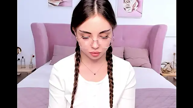 MyEvelin online show from May 9, 3:34 am