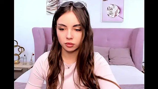MyEvelin online show from May 12, 3:14 am