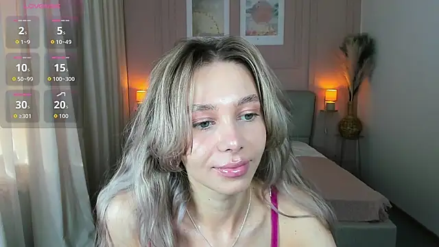 LuluAlis online show from March 25, 2:01 pm