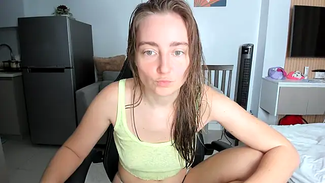 Snapshot of LiaSasha chatting on March 15, 9:48 am LiaSasha online show from March 15, 9:48 am