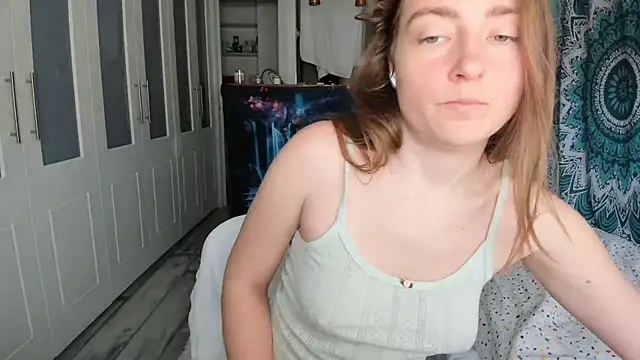 Snapshot of LiaSasha chatting on April 25, 1:36 pm LiaSasha online show from April 25, 1:36 pm