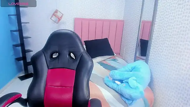 Snapshot of Maya_johnson2 chatting on March 27, 3:45 am Maya johnson2 online show from March 27, 3:45 am