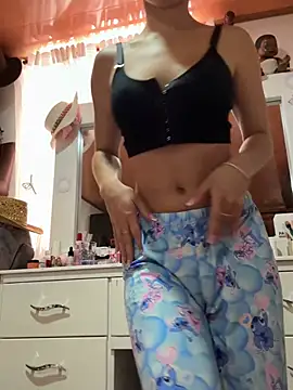 Snapshot of nami_rosee chatting on April 4, 4:26 pm nami rosee online show from April 4, 4:26 pm