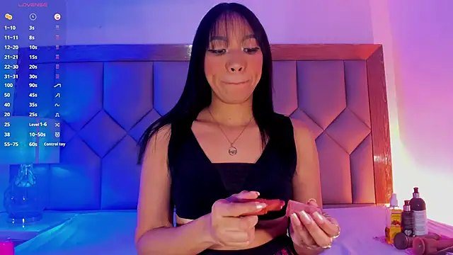 Snapshot of ValeriaRey_ chatting on May 4, 9:00 pm ValeriaRey online show from May 4, 9:00 pm