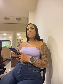 Snapshot of Farah_Stone chatting on April 1, 1:41 pm Farah Stone online show from April 1, 1:41 pm