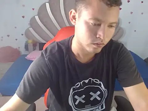 Snapshot of sven_fox723 chatting on March 16, 1:04 pm sven fox723 online show from March 16, 1:04 pm