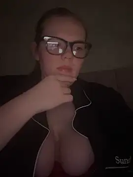 Snapshot of MissMilly050 chatting on April 3, 7:01 pm MissMilly050 online show from April 3, 7:01 pm