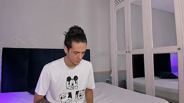 Snapshot of Skinny_Mac chatting on March 17, 12:08 pm Skinny Mac online show from March 17, 12:08 pm