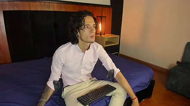 Snapshot of Skinny_Mac chatting on March 26, 12:55 pm Skinny Mac online show from March 26, 12:55 pm