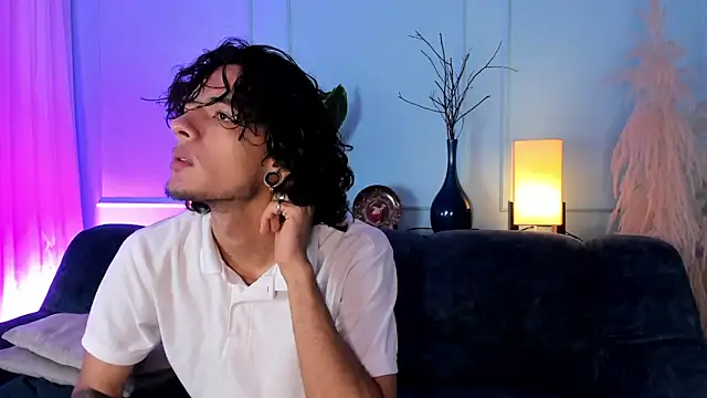 Snapshot of Skinny_Mac chatting on March 29, 12:49 pm Skinny Mac online show from March 29, 12:49 pm