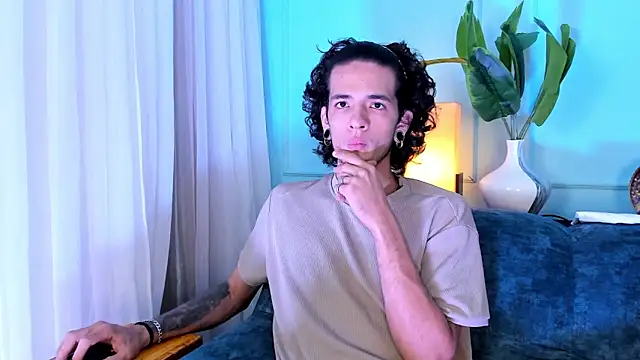 Snapshot of Skinny_Mac chatting on March 30, 12:50 pm Skinny Mac online show from March 30, 12:50 pm