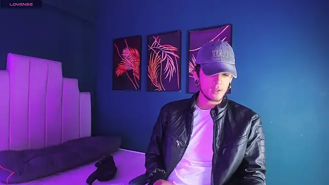 Skinny Mac online show from May 18, 1:39 pm