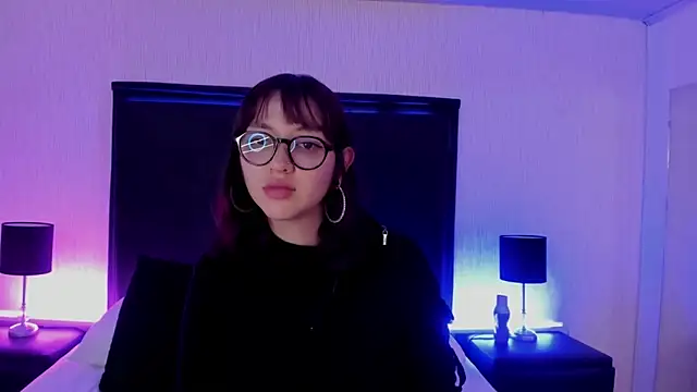 Snapshot of LilithBluum chatting on April 19, 4:06 pm LilithBluum online show from April 19, 4:06 pm